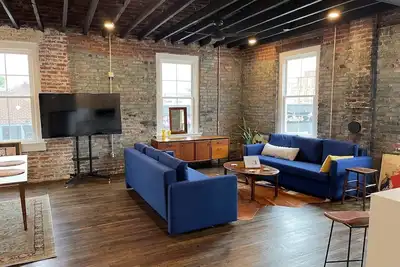 Image de Stylish 2 Br New Apartment in Downtown Mount Airy (Apt 202)