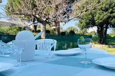 Image de Appartement T3 avec Terrasse & Clim, 6 Couchages, à 1. 3 km de la Plage