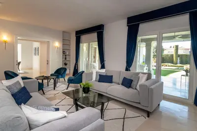 Image de Villa San Pedro de Alcántara, 5 pièces, 8 personnes
