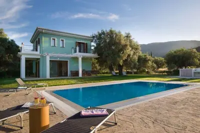 Image de Secluded Villa Asprolià with salt water pool & large garden, close to town.
