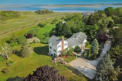 Image de Water Views & Private Tennis Court!