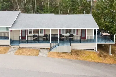 Image de Sleeps 6, 2 Bath, Large Private Deck, Beach & Pool