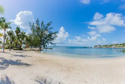 Image de Kaibo Yacht Club 26c - 'Kailegria' - by Cayman Villas