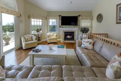 Image de Luxurious Beach Block 4-Bdrm House for the whole family - prices reduced! !