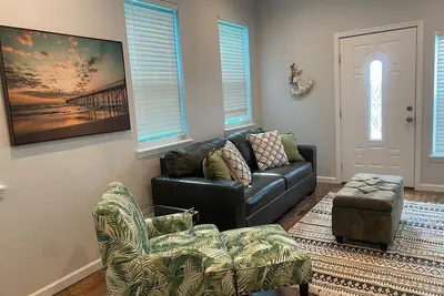 Image de Galveston Retreat, Great Location and Balcony View