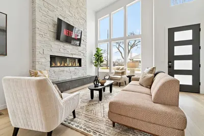 Image de Walk to Bsu*2600ft²*HotTub*King*Parking*1000Mbps