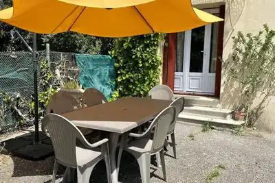 Image de Appartement F3 de 60 m² en rdc d'une villa dans la colline