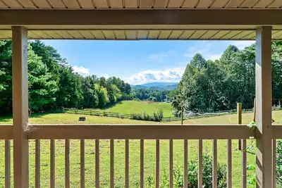 Secluded, renovated, cabin with gorgeous mountain views, firepit, hot tub