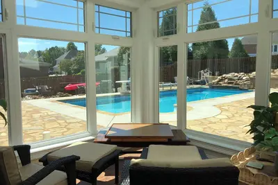 Image de 2025 Masters Getaway 4 Bd\/3 Ba for up to 13 + Heated Pool + Fire Pit + Bocce Ct!