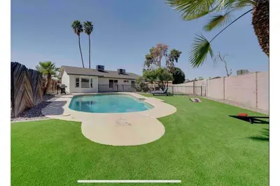 Image de Private resort centrally located w/ outdoor oasis.