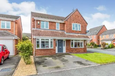 Image de 5 Bedroom / 4 Bathroom Modern Detached House
