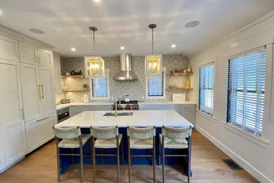 Image de Brand New Luxury Ack Home in Town w/ Heated Pool & Outdoor Shower!