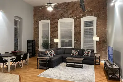 Image de Downtown Apartment-2 Story walk up