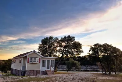 Image de Cozy Riverfront Cottage-Casa Avecita @ SparrowBend