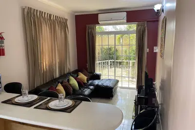 Image de Centrally Elegant apartment - 5 min from Bob Marley Museum