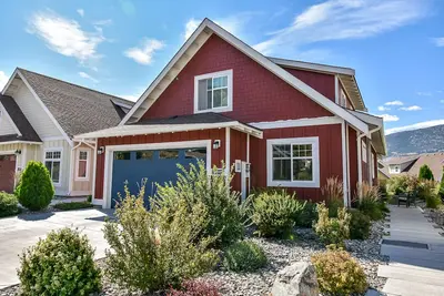 The Lake Cottage - a relaxing desert getaway!