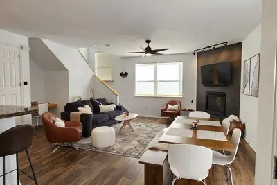 Image de Cozy townhouse close to Winter Park with hot tub.