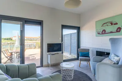 Image de Superbe T3 rénové à 200m de l'océan avec terrasse et parking privatif