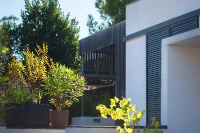 Image de Villa contemporaine plein coeur du triangle d'or