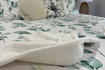 Image de Lux in Bundy! - Wifi, A/C, Netflix/Disney+. You home away from home!