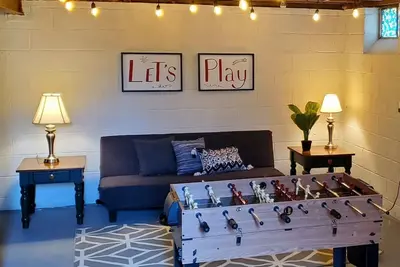 Image de 4 Queen Beds. 10 min to Downtown. Stylish