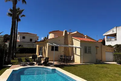 Image de Villa avec WiFi, clima et piscine privée dans un beau jardin
