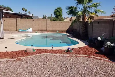 Image de County Meadow community home with a private pool