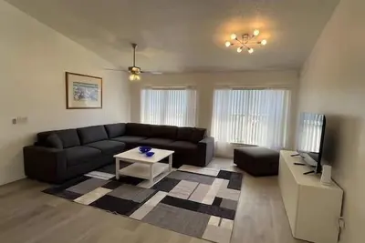 Image de Cozy 4br Home in Hampton Lakes, Pool & Games Room!