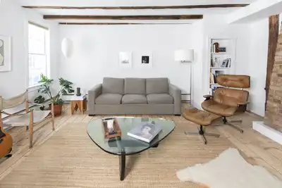 Image de Remodeled historic home w/backyard, steps to farmer's market, coffee, food, bars