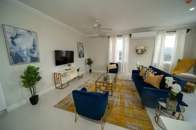 Image de Mosaic Condo… Newly Built Apartment! ! !