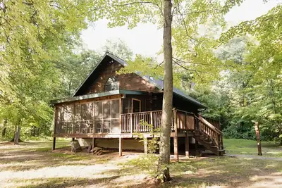 Image de Genuine Log Cabin with large yard in a small quaint town across from Fish Lake