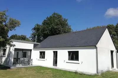 Image de Maison plein pied proche de la plage avec grand jardin