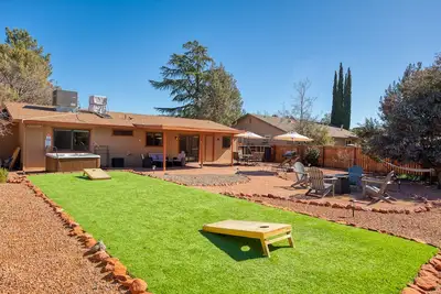 Image de Oasis Retreat Home with Spacious Private Yard and New Hot Tub