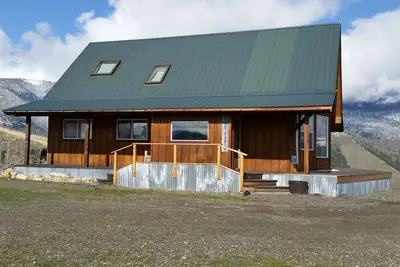 Image de Off the beaten path ridgetop location with dramatic mountain views