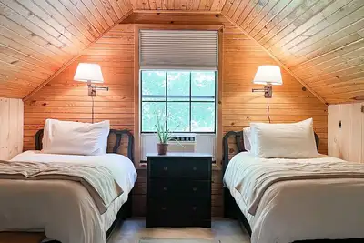 Image de Firefly Cottage - 11 acres & 3 miles to Kyle's Landing - Buffalo River