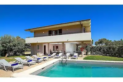 Modern Villa - A/C, Private Pool, 15 mins walk to the centre of Port de Pollensa and the Beach!