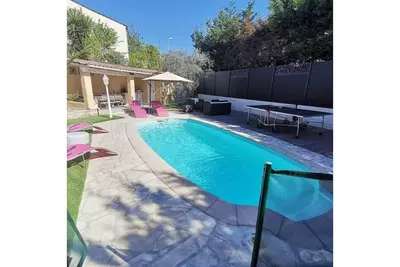 Image de A 10 min. de Cannes, Rez de Jardin avec Piscine Privée, idéal pour les familles