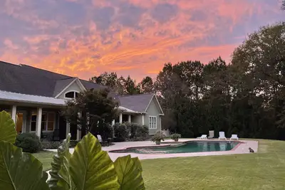 Image de Private, quiet saltwater pool oasis