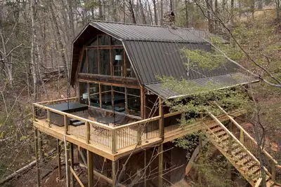 Image de Cozy Cabin-Hot Tub, Deck w/Lights, Board Games, Secluded Feel, & Good Location