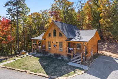 Image de Campfires and Cornbread is a 2 bedroom cabin with loft and loaded amenities!