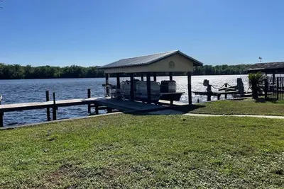 Image de St Johns Riverfront Updated Spacious Home