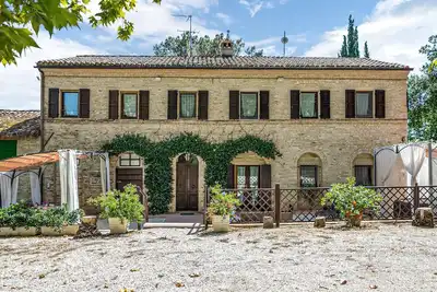 Image de Belle maison de 5 chambres Ă Macerata