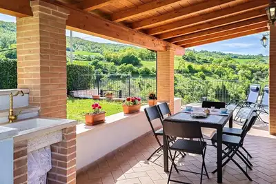 Image de Belle maison Ă Preci avec WiFi