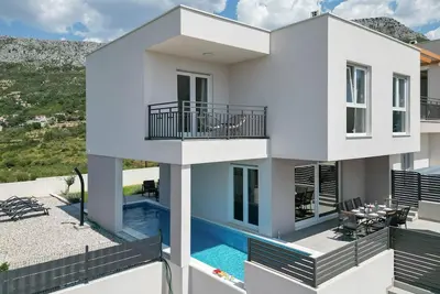 Image de Maison confortable Ă Klis avec cuisine