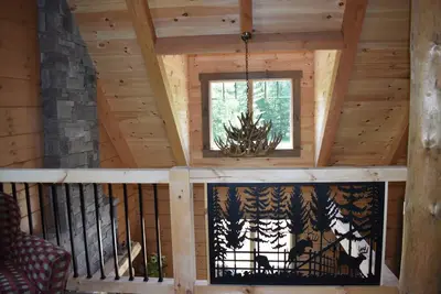 Image de Custom cabin retreat with trails and hot tub. Exceptional reviews!