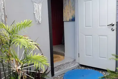 Image de Compact Private Studio in the Business District of Kingston Jamaica.