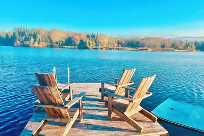 Image de Waterfront cottage with games room on Lake Cecebe