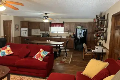 Image de 5 minutes to Helen center, hot tub, on creek with waterfall’