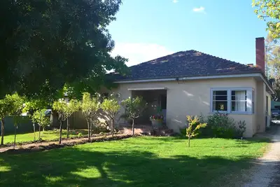 Image de Yea Fig Tree House. Three bedroom plus study comfortable family home.