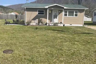 Image de Cozy little house just 10 min from downtown Chattanooga